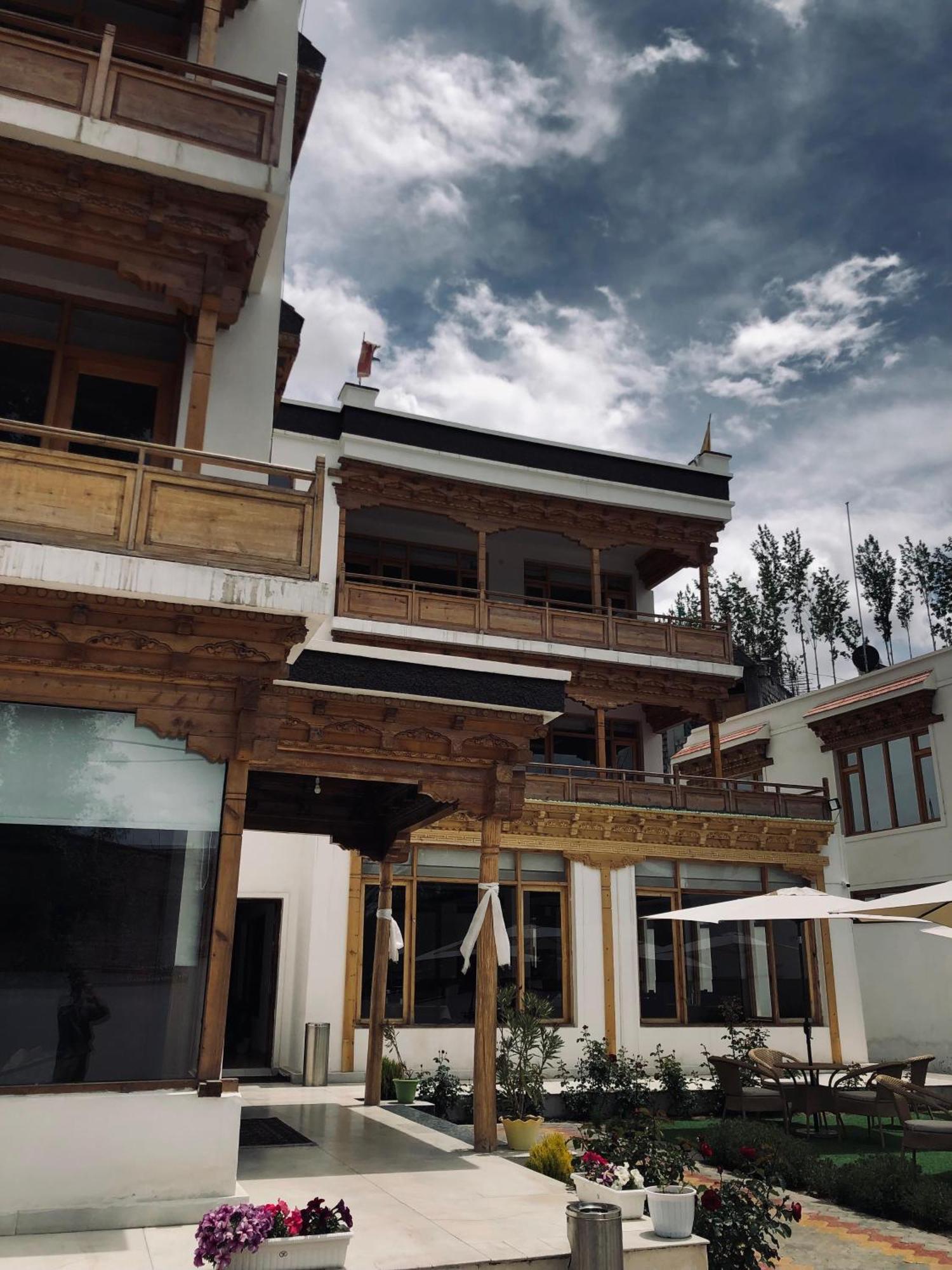 Lha-Zes Hotel Leh Exterior photo